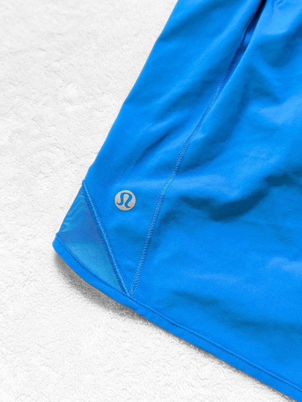 Lululemon Hotty Hot Low-Rise Short 4” – Poolside – Size 6 - Picture 4 of 5